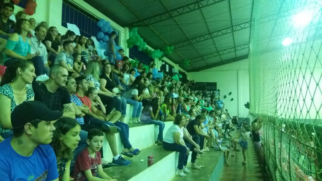 Ir para  <p>Na noite desta ter&ccedil;a-feira (05/12), os alunos da Escola Estadual de Educa&ccedil;&atilde;o B&aacute;sica Viadutos participaram de gincana de integra&ccedil;&atilde;o no gin&aacute;sio de esportes da...